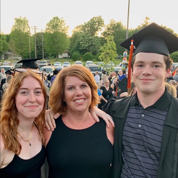 Meet your Posher, Laurie - Picture 2 of 4